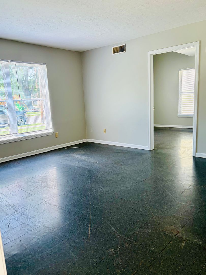 2614 W Jefferson St – photo 4