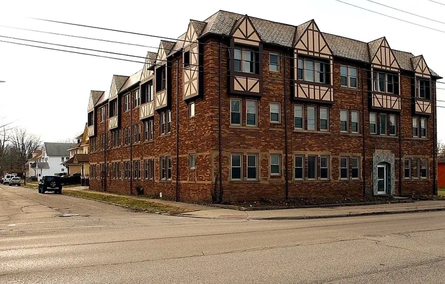Noble Tudor Apartments – photo 1