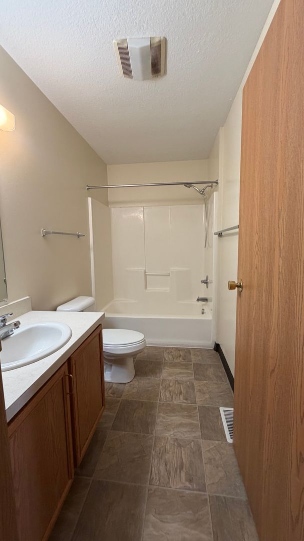 1040 Steeplebush Dr – photo 4