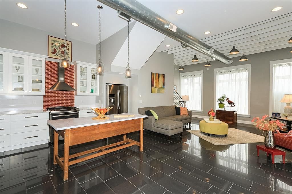 2354 Riverside Dr – photo 1
