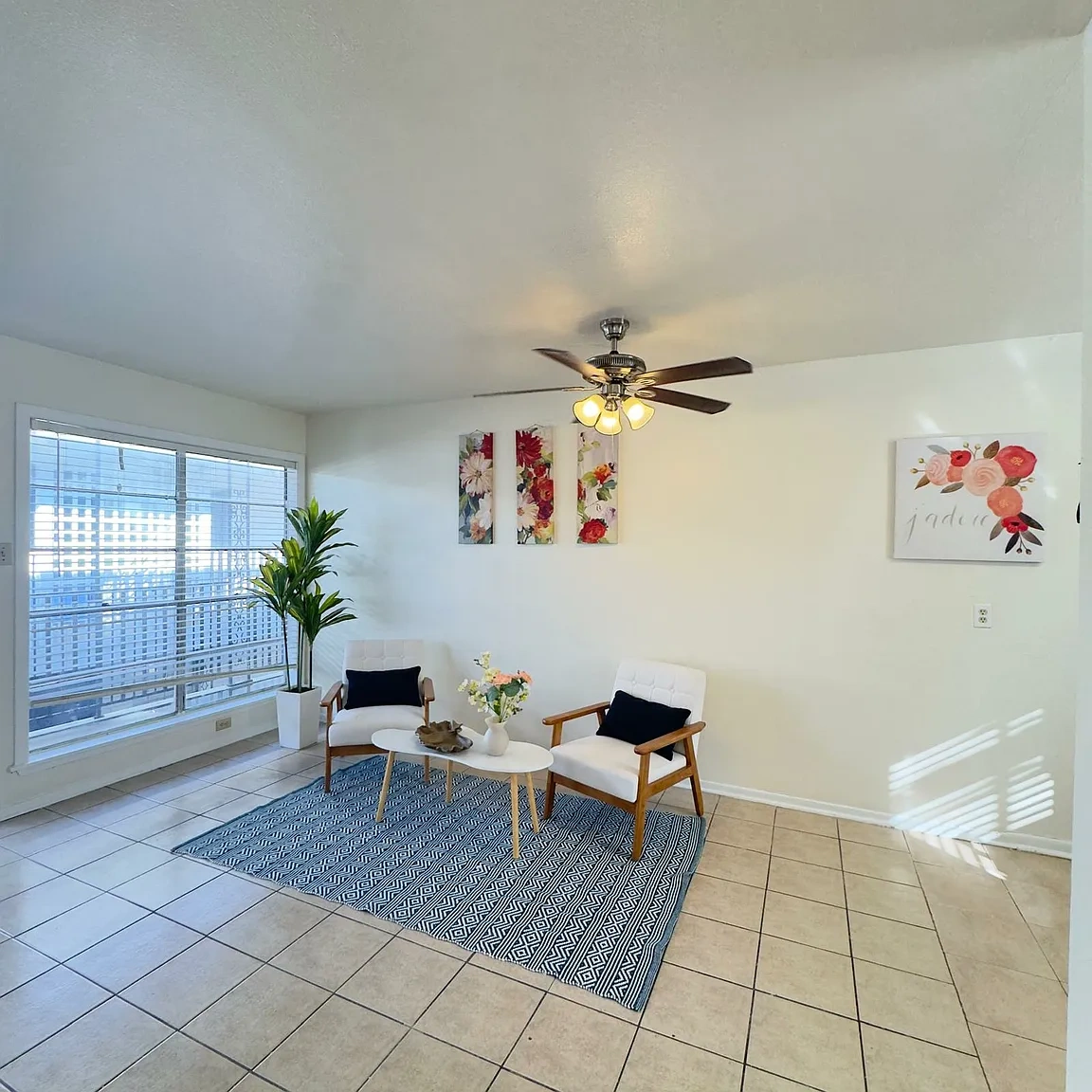 4742 Yale Apartments – photo 4