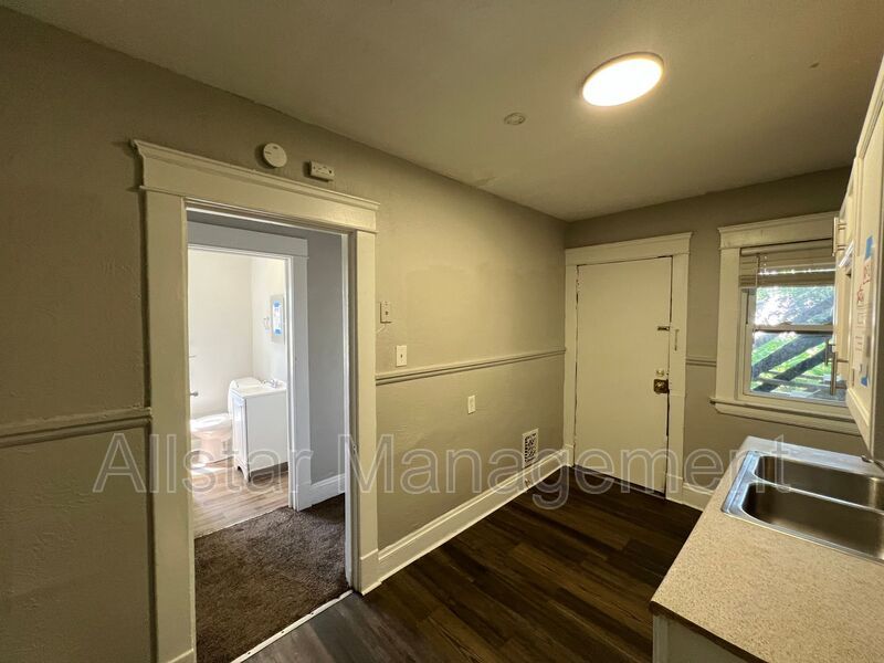 13815 Idarose Ave unit # 1 – photo 4