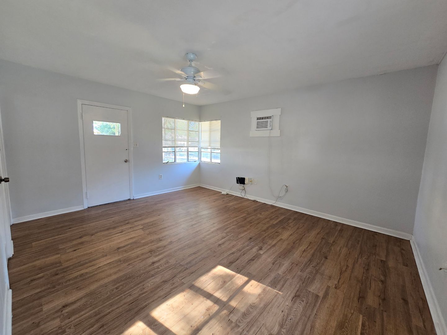 612 East Ave – photo 3