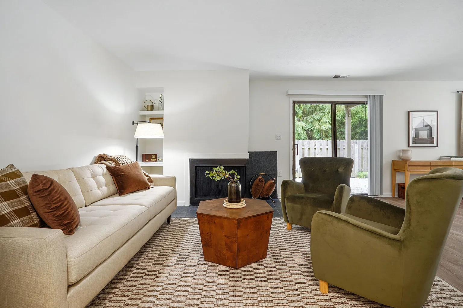 Woodbridge Apartments – photo 2