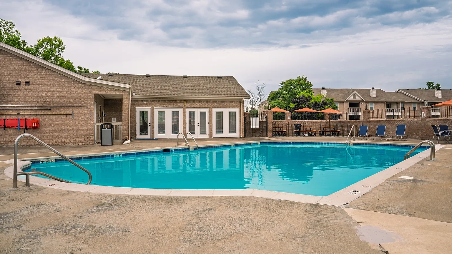 Burlington Oaks Apartments – photo 4