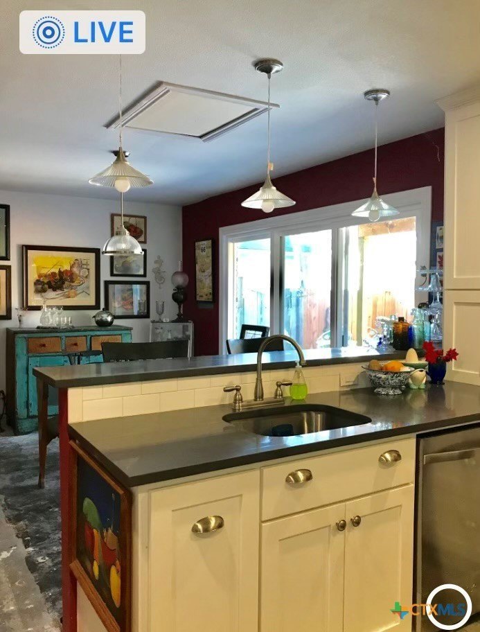 117 E Crockett St – photo 3