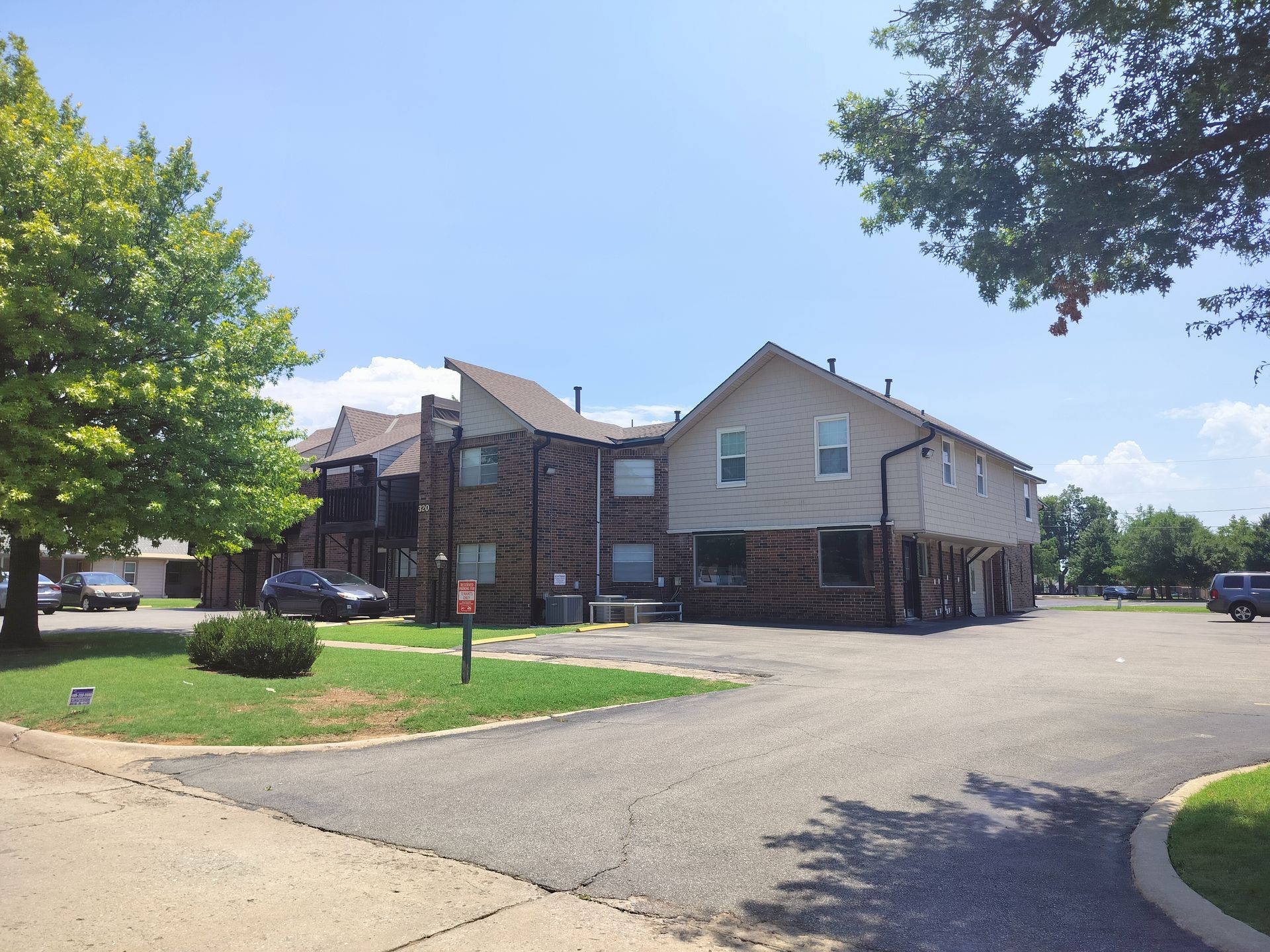 320 E Edwards St unit 4 – photo 2