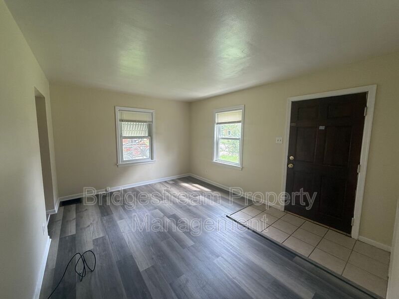809 Winston Dr – photo 3