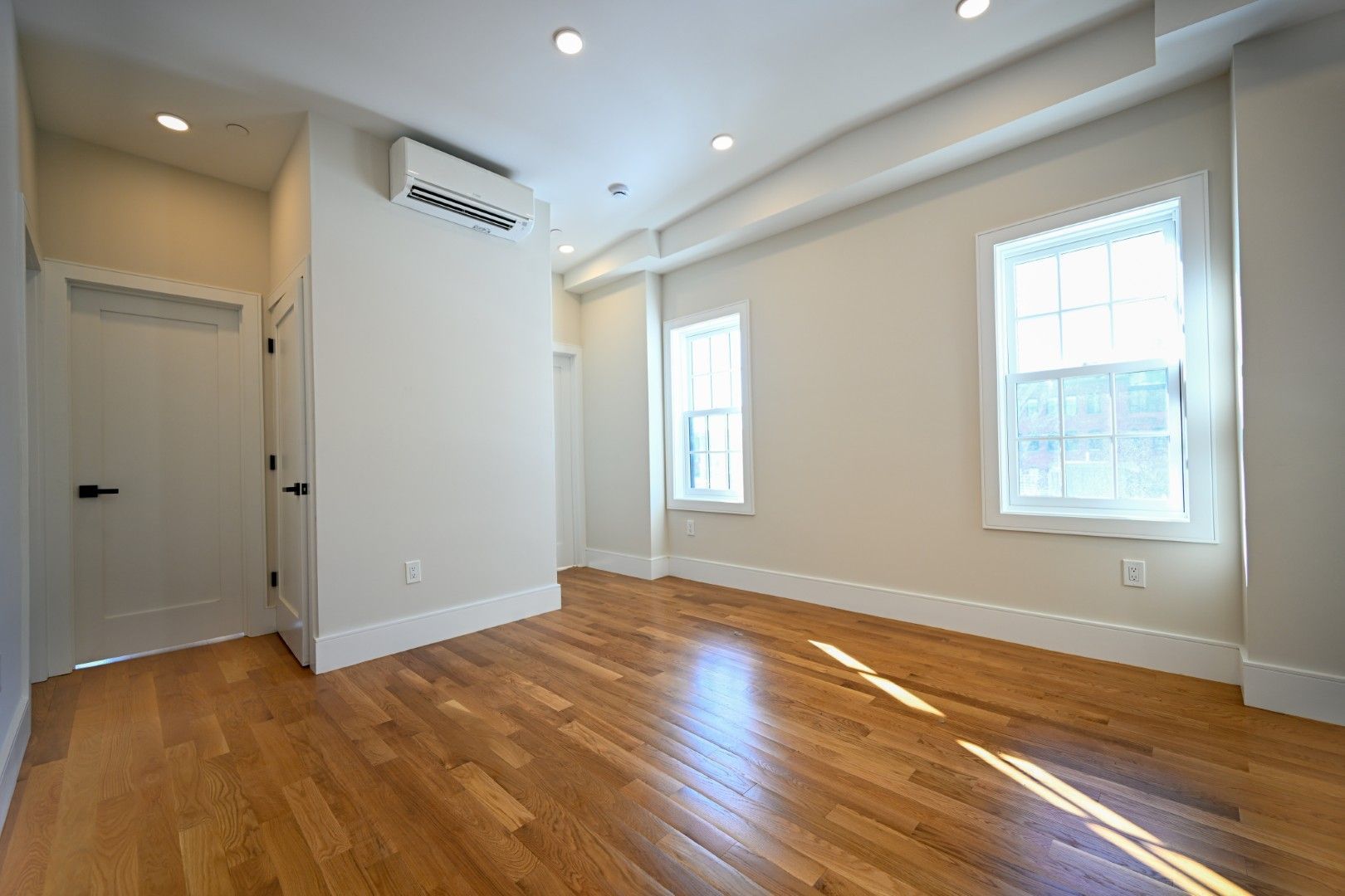 18 Winchester St – photo 3