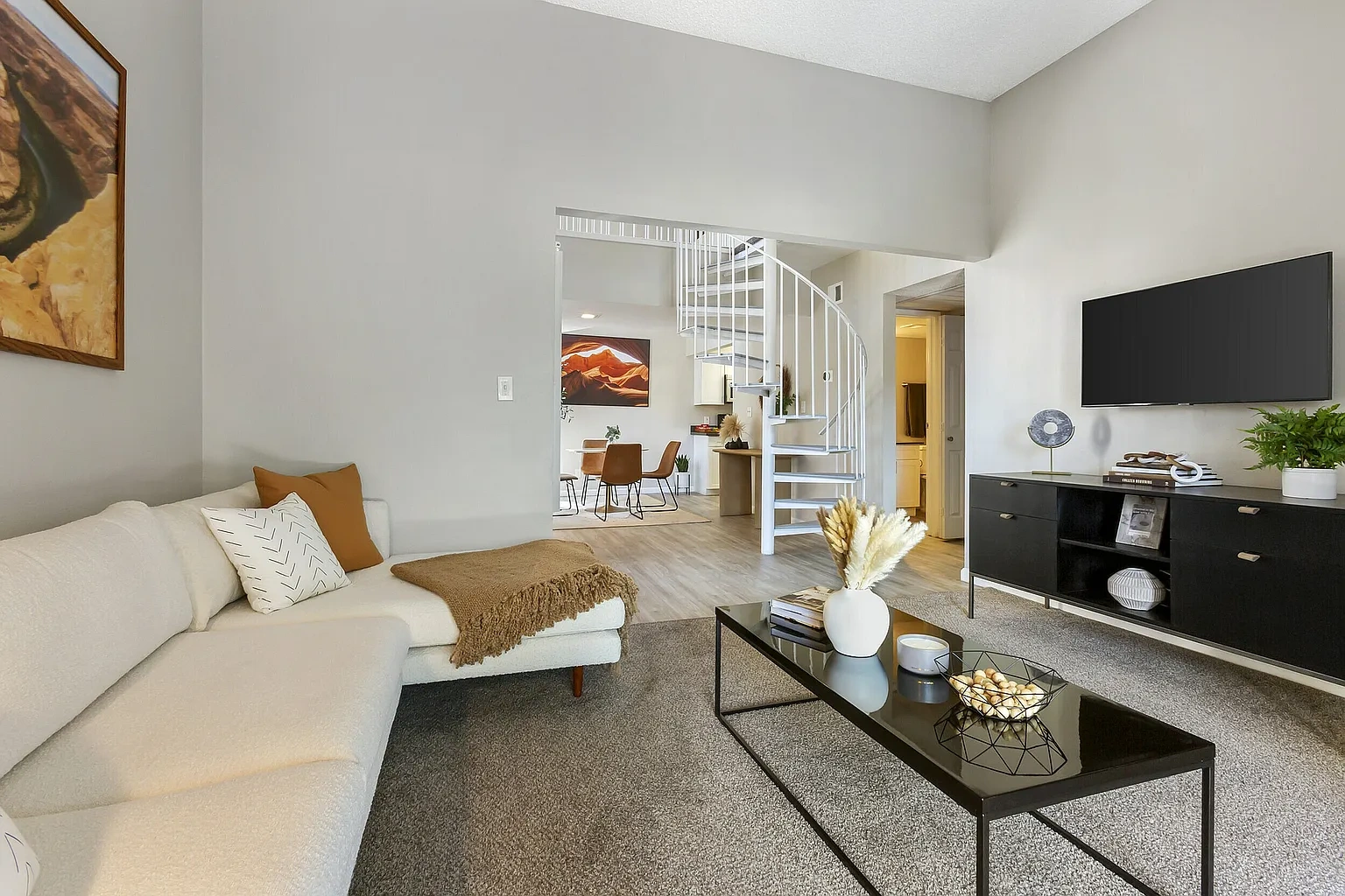 255 North – photo 2