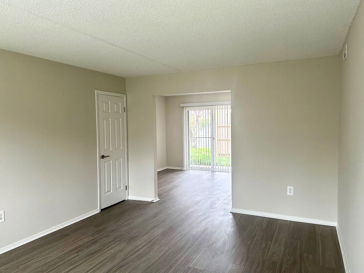 Lakeside Apartments – photo 1