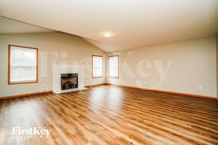 5435 Dietrich Ave – photo 3