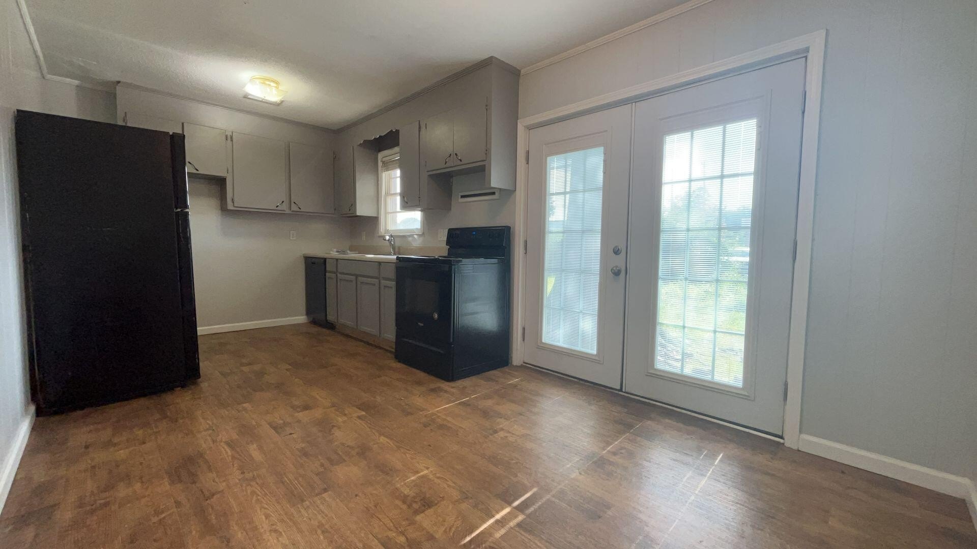 310 Oxford Rd – photo 3