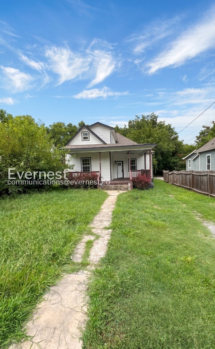 2311 Fairleigh St – photo 1