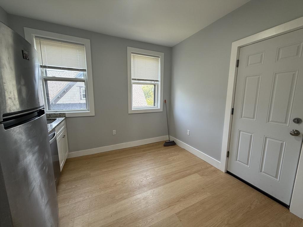 566 Shirley St unit 5 – photo 4