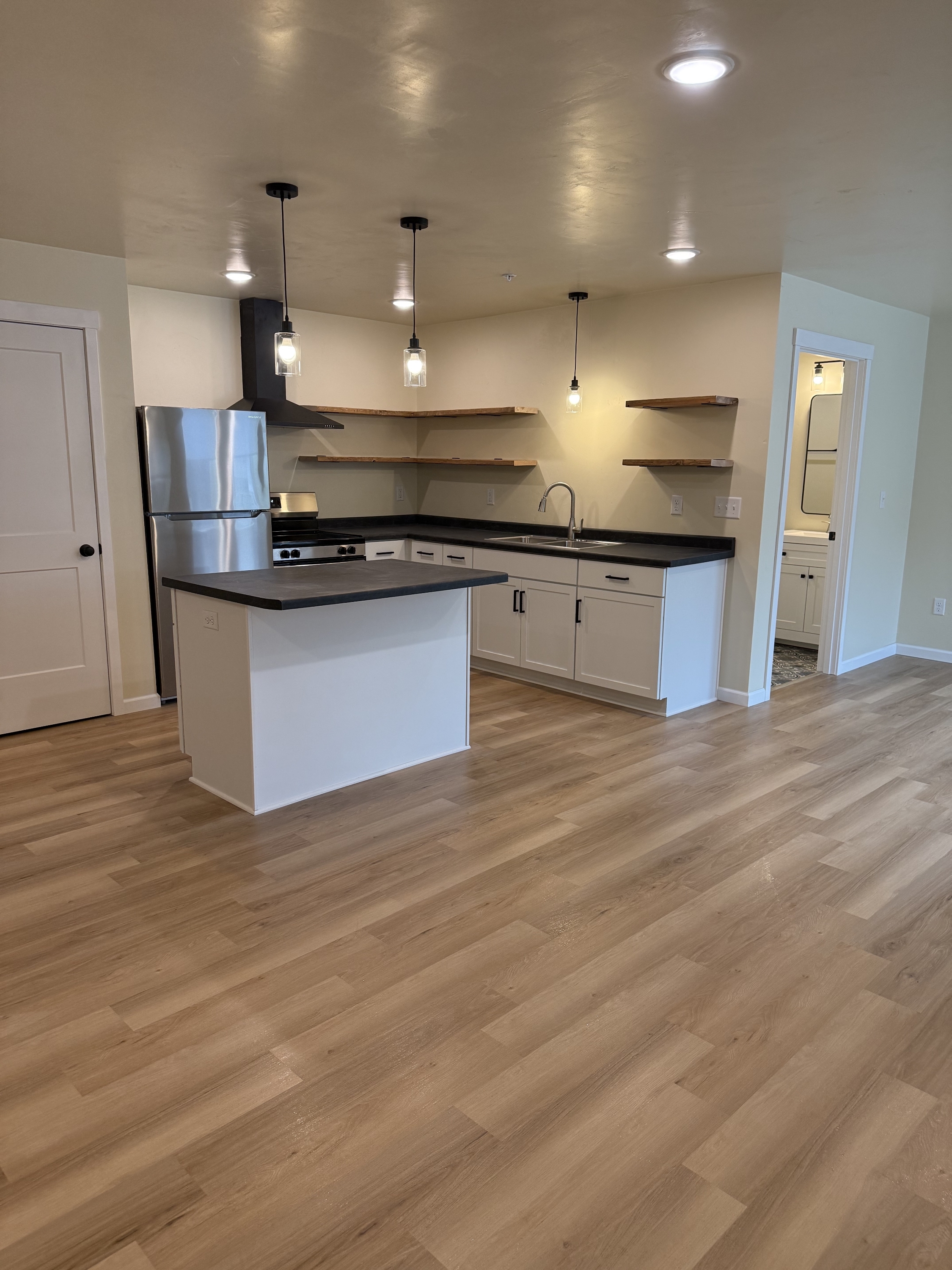 135 N 4th Ave unit 5 – photo 1