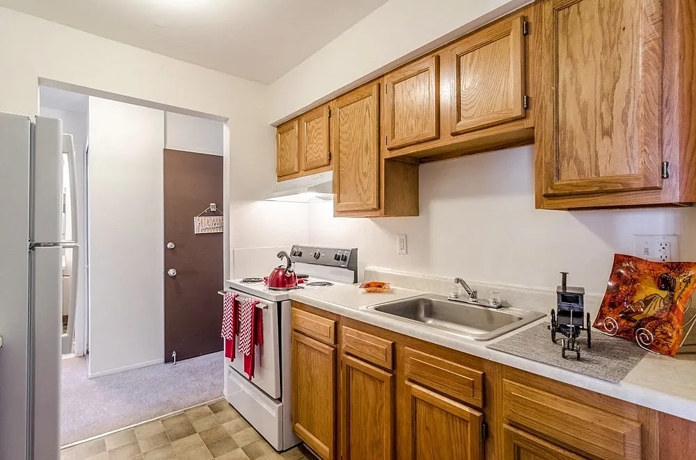 Edgewood Park Apartments – photo 1
