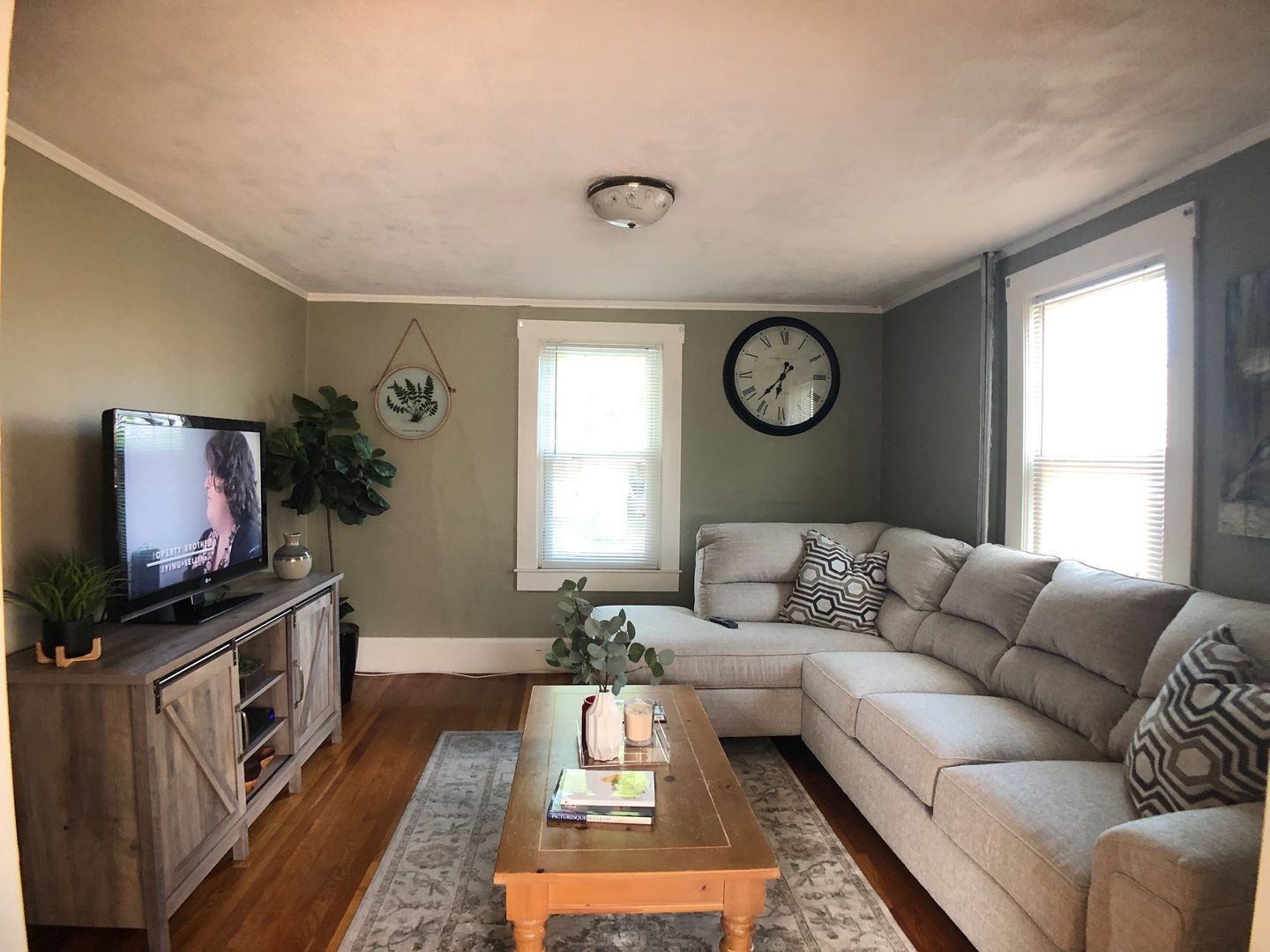 88 Hawthorn St – photo 3