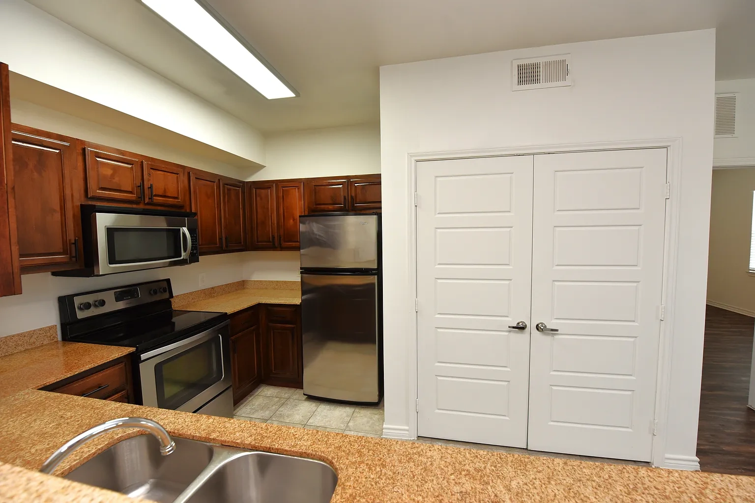 Legend V Apartments – photo 1