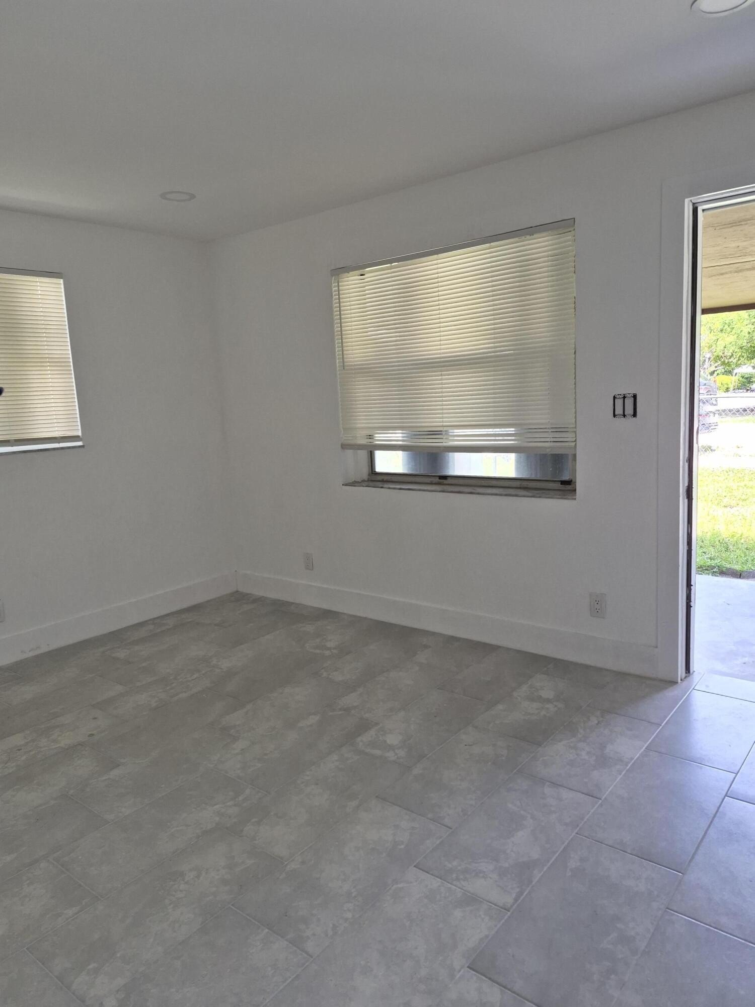 313 SW 1st Terrace – photo 3