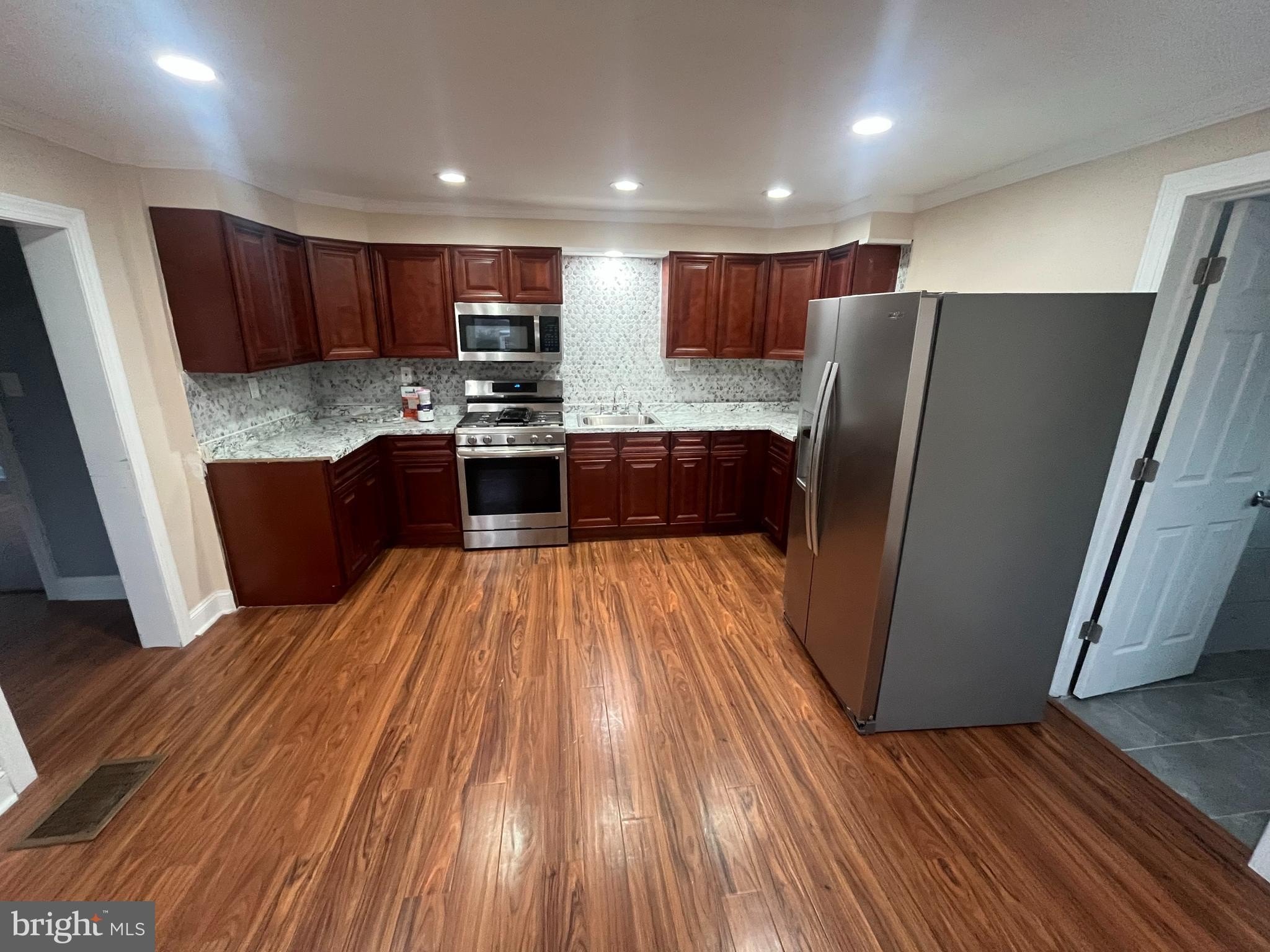 606 Green St – photo 2