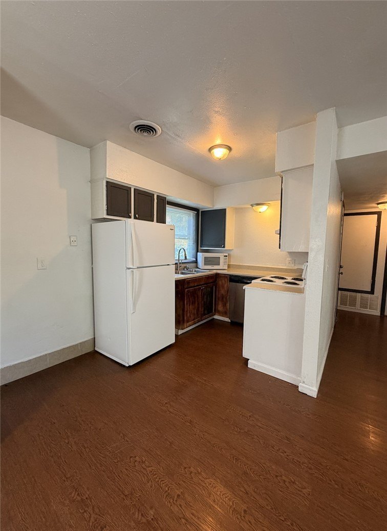 217 E Adobe St – photo 3