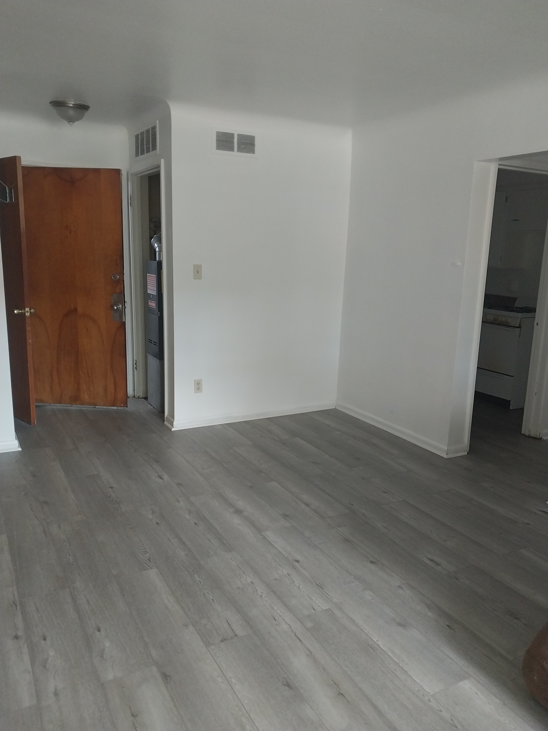 17808 Lakeshore Blvd unit 103 – photo 2