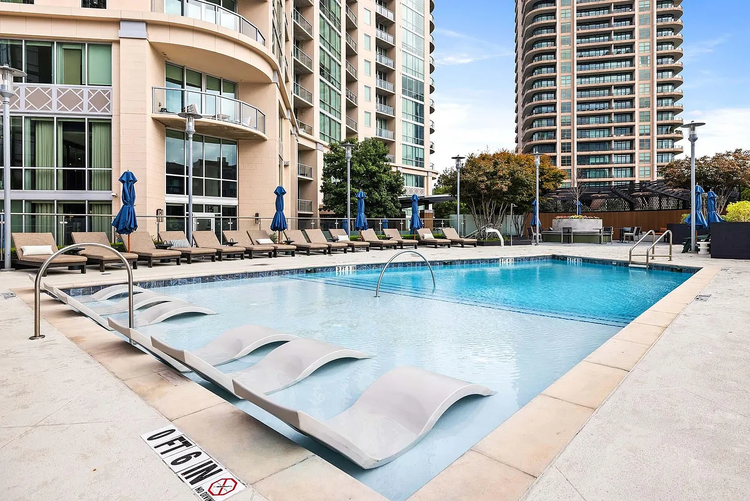 The Huntley Luxury Apartments – photo 2