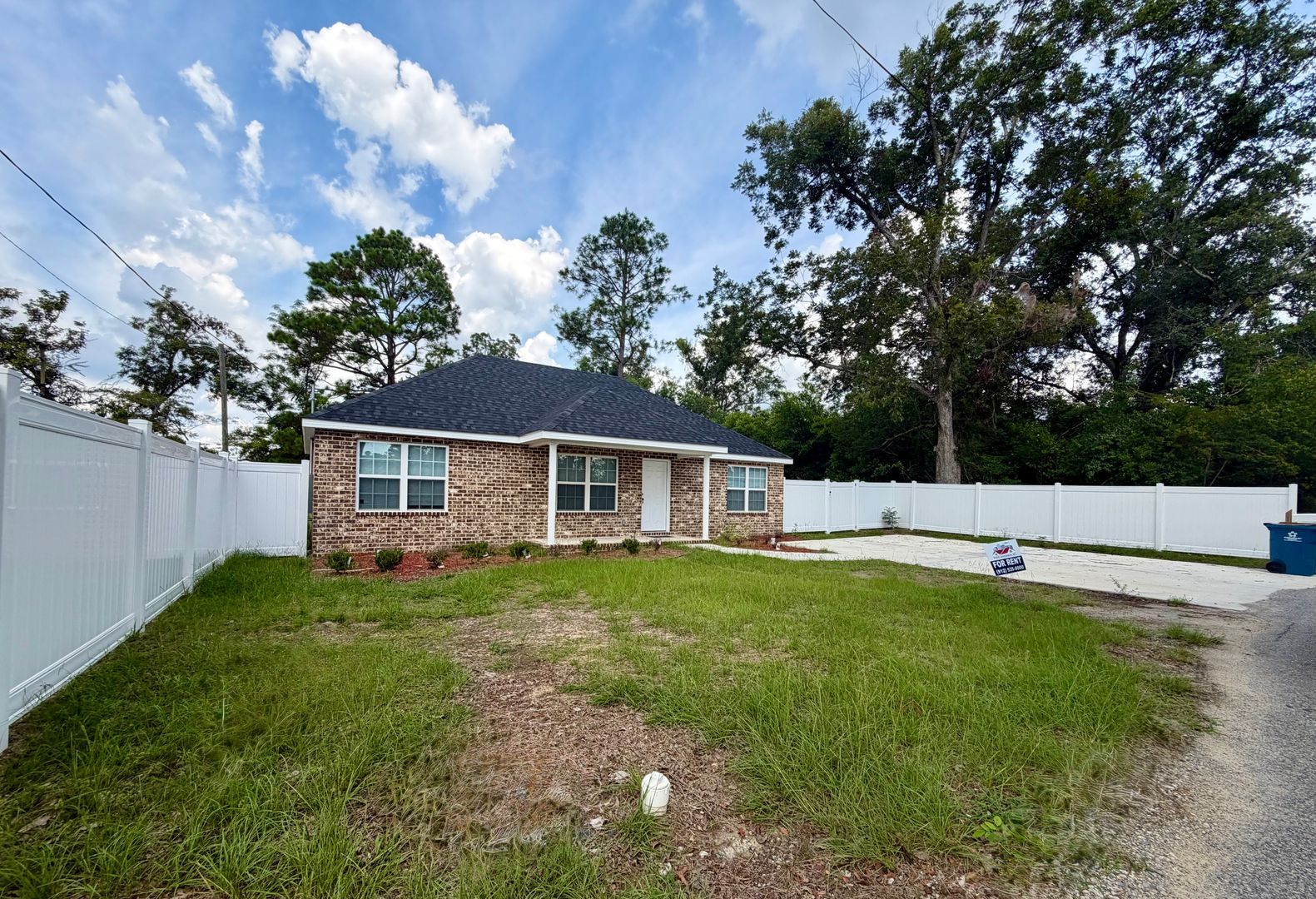 405 Smith St – photo 1