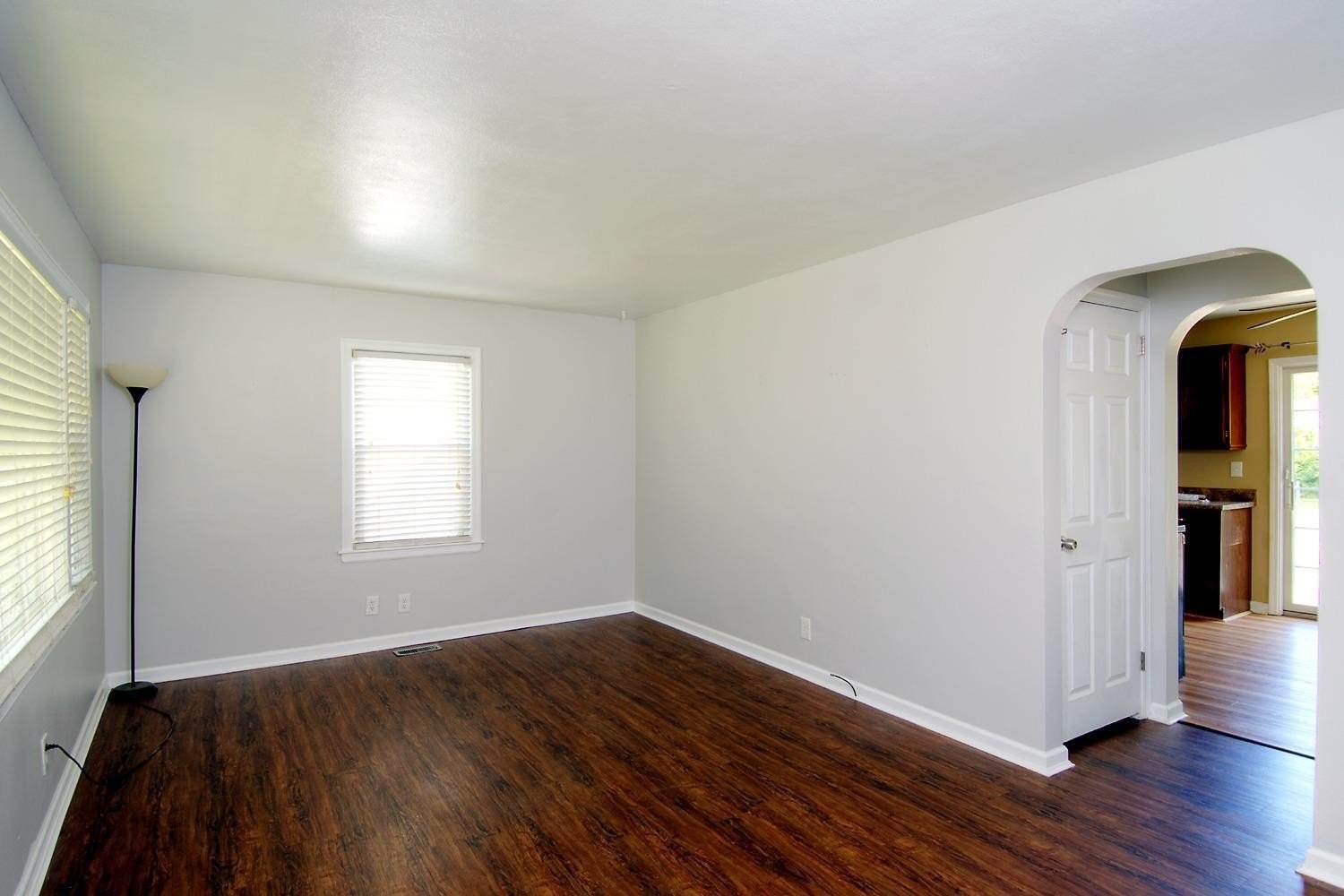 690 Doris Jane Ave – photo 3