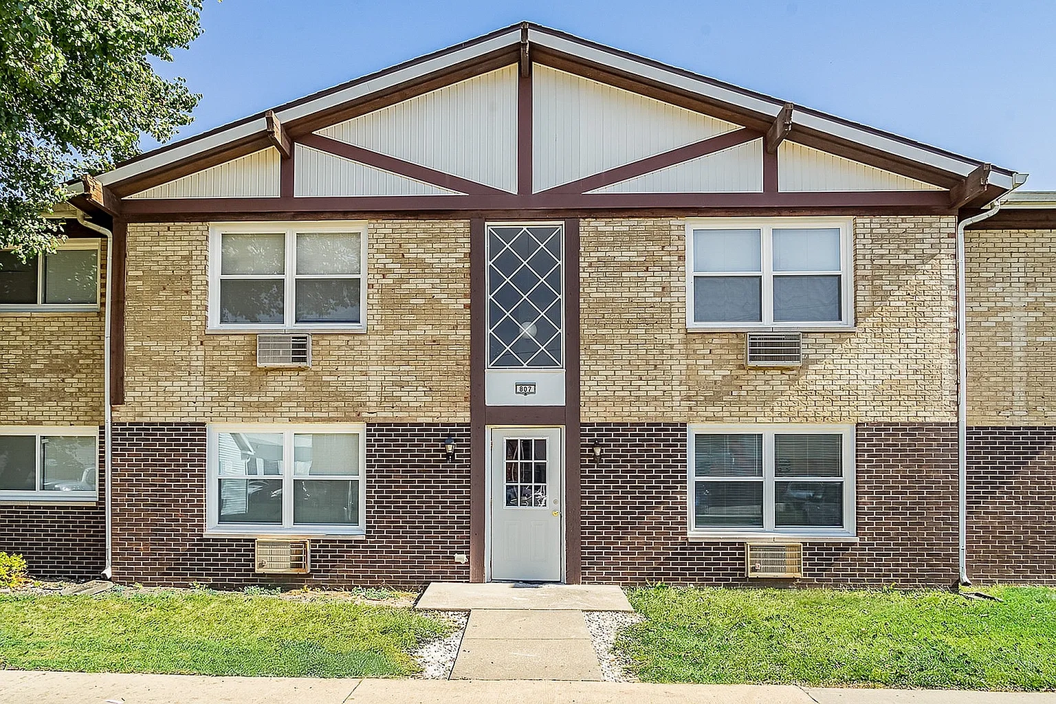 Town & Country Apartments – photo 5