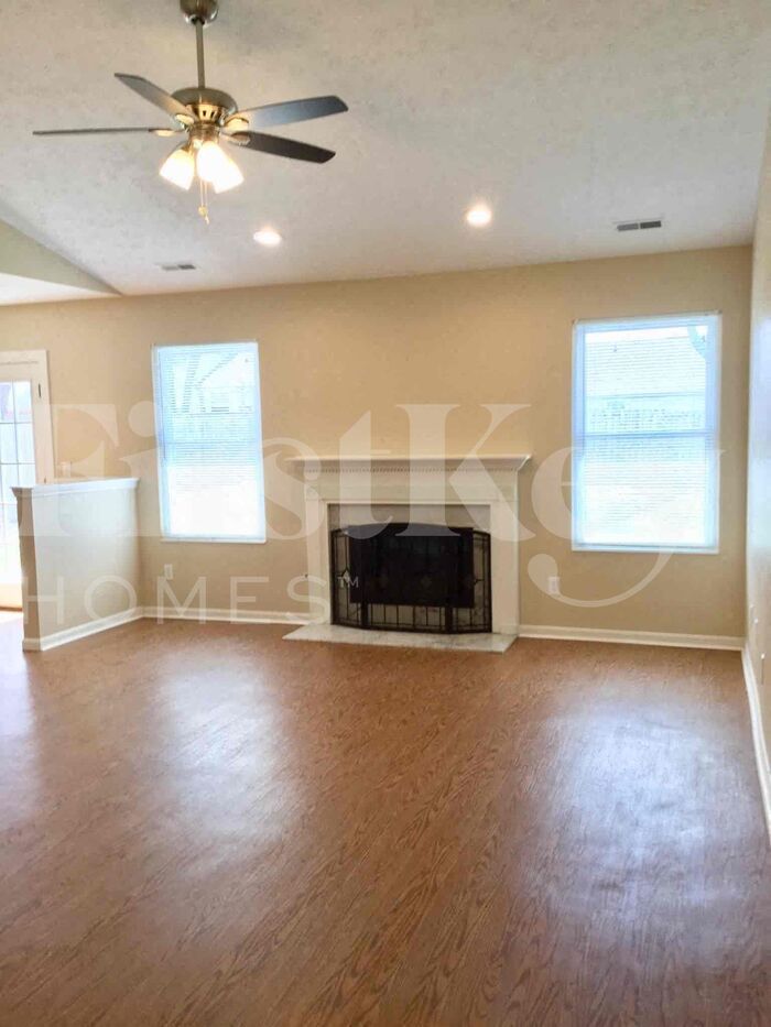 687 Bobolink Ct – photo 3