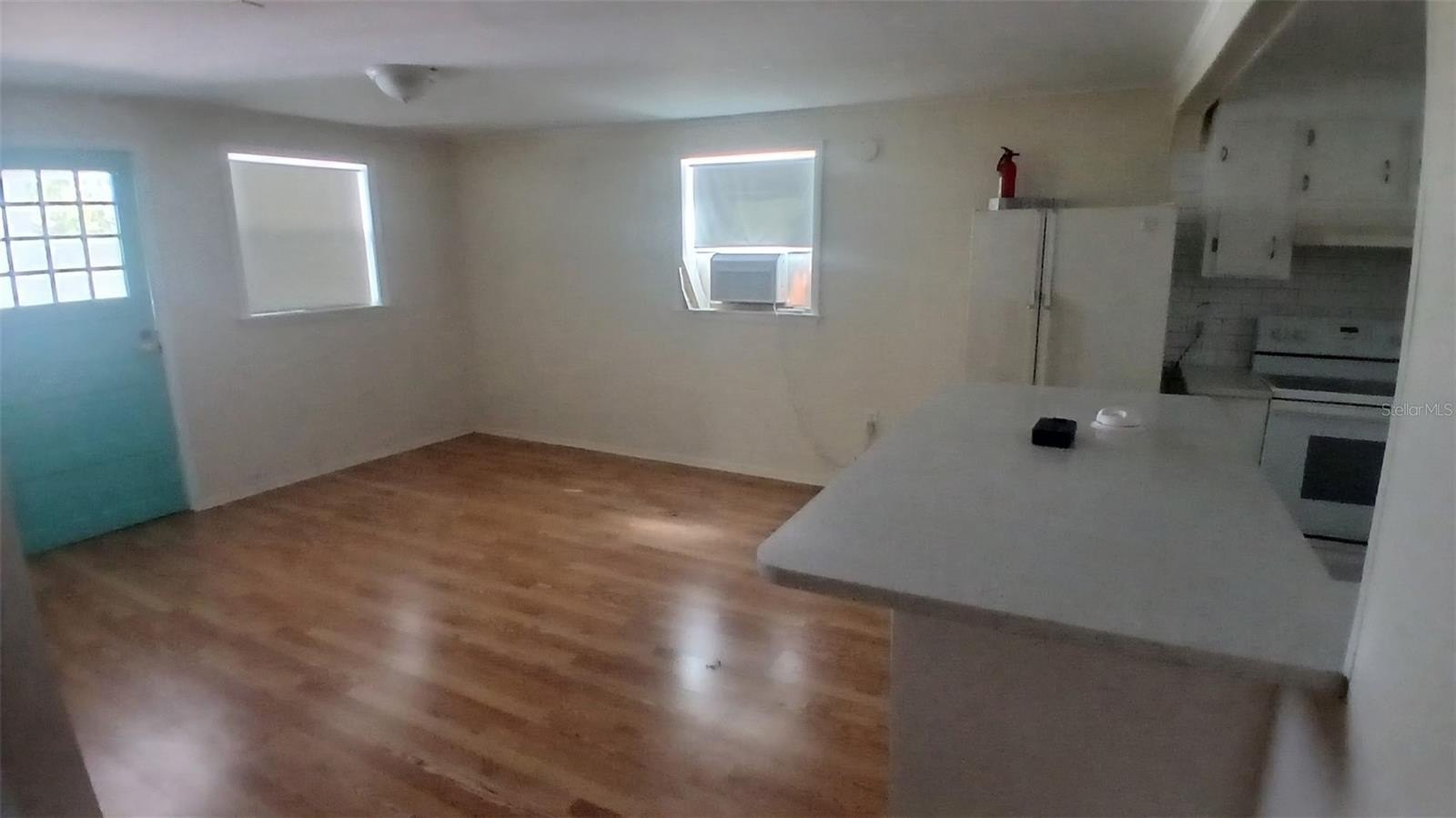 542 Division St – photo 4