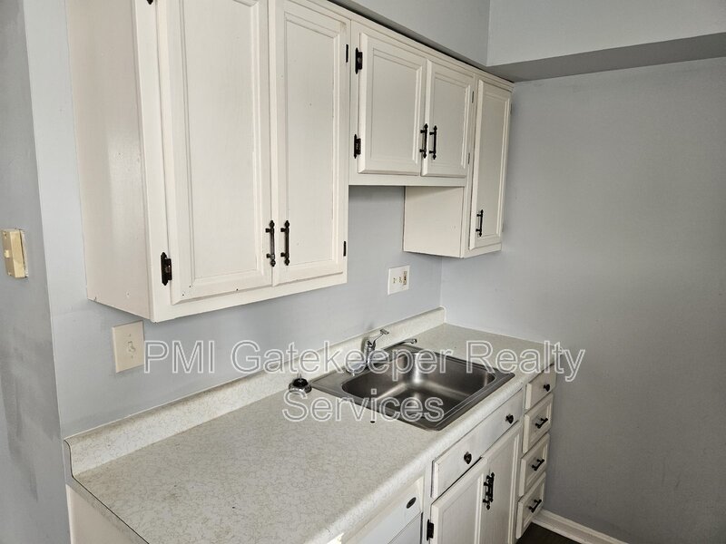 1735 Mills Ave – photo 4