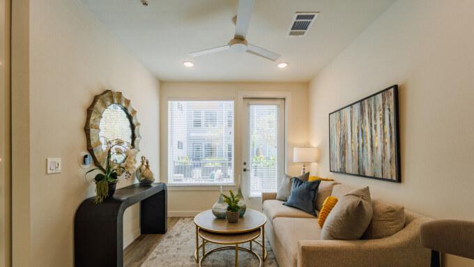 2197 N Shepherd Dr – photo 5
