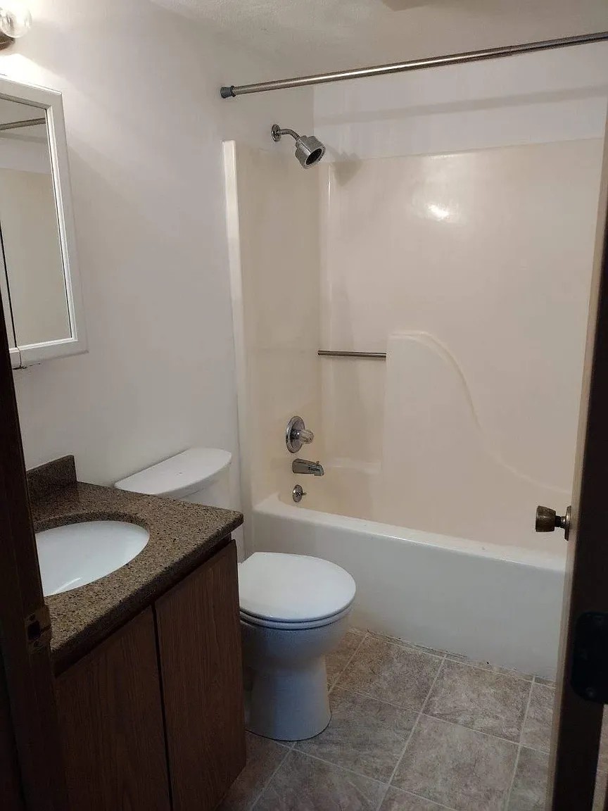 320 E 1st St unit 4 – photo 3