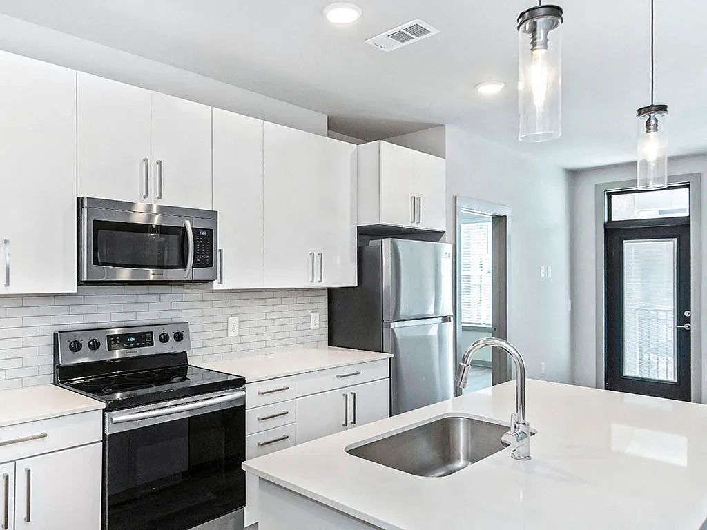 Pier 33 Apartments – photo 1