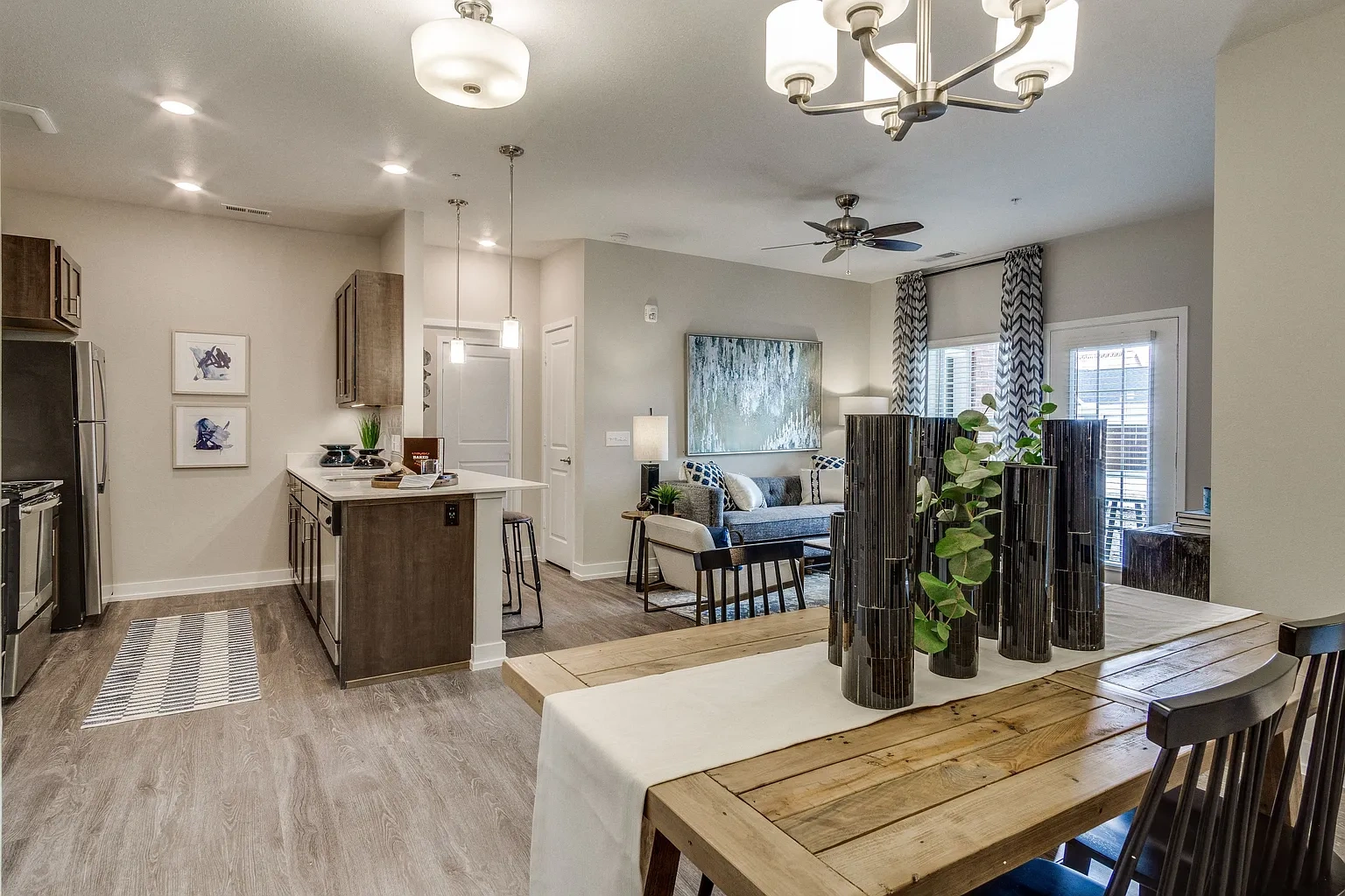 24 at Bloomfield – photo 1