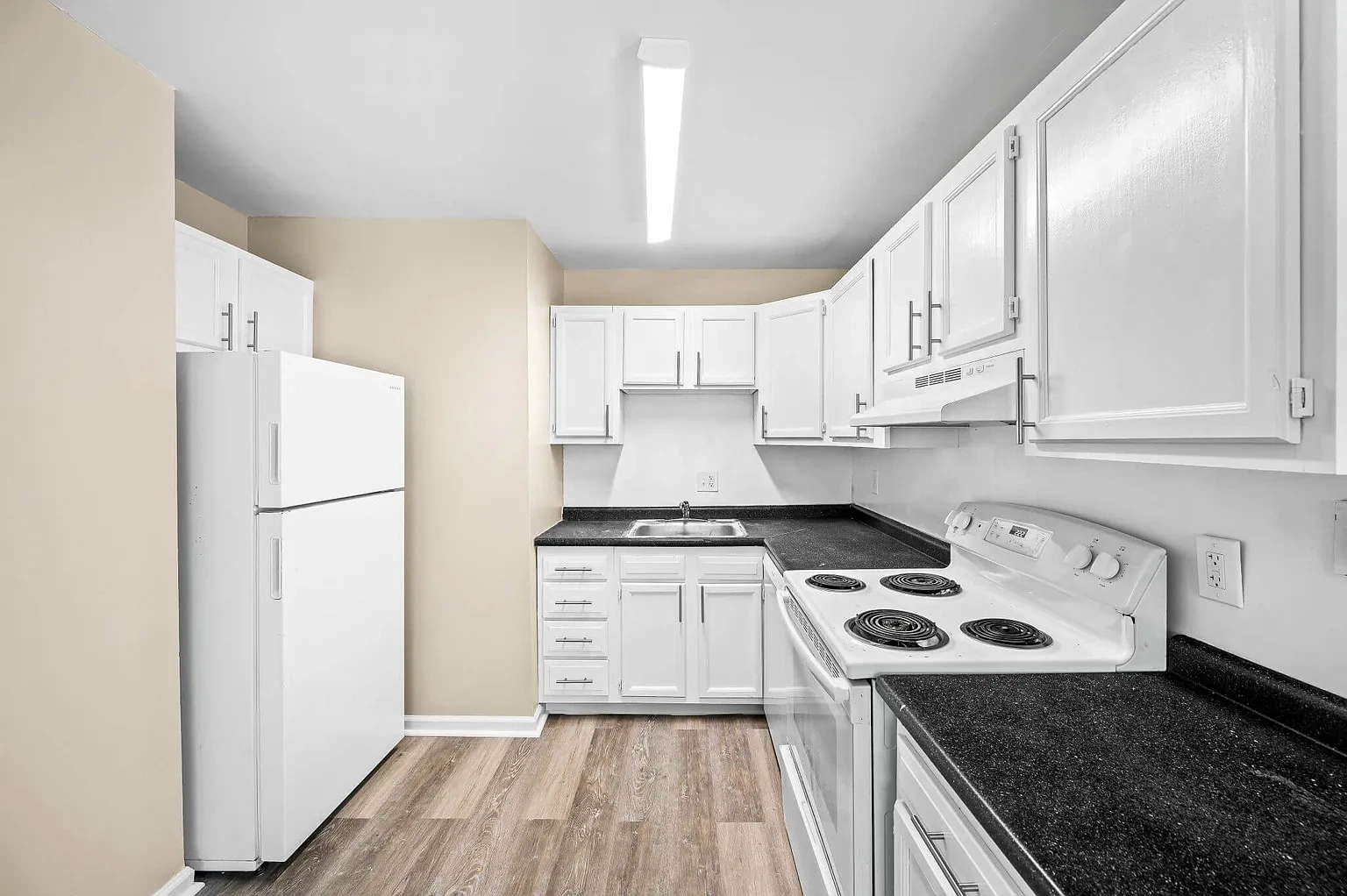 Dover Estates Apartments – photo 1