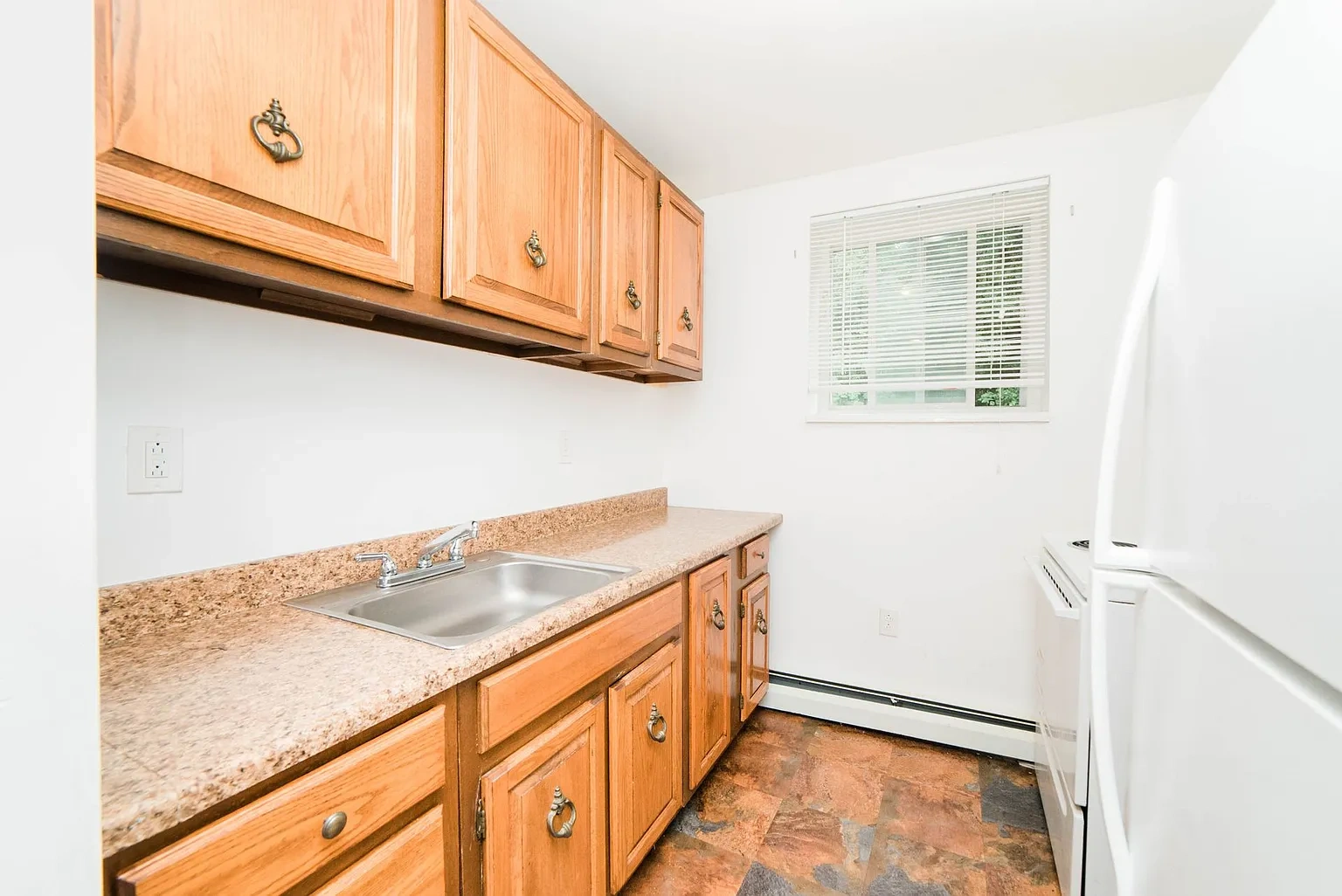 Colonial Commons – photo 1