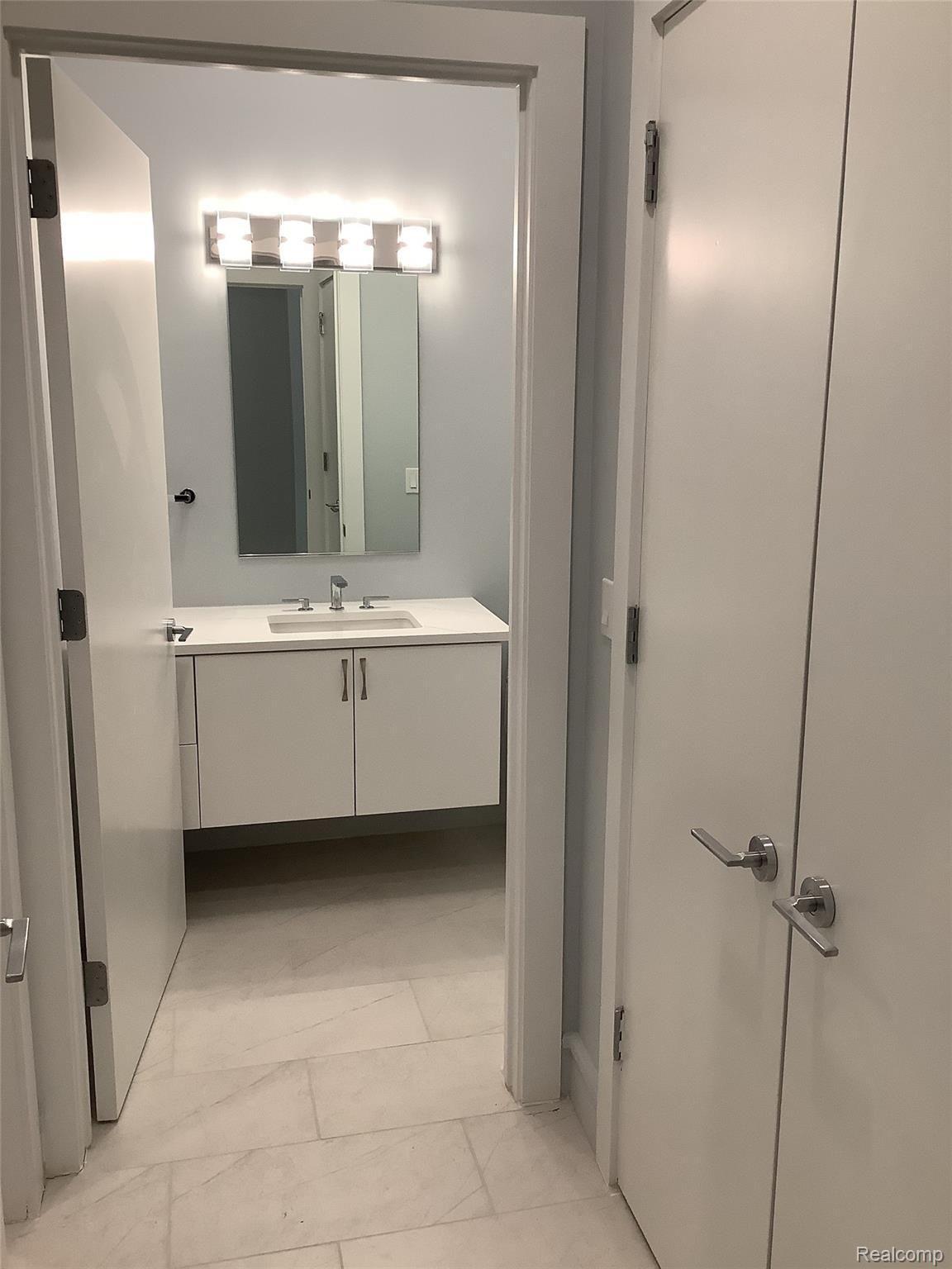 856 N Old Woodward Ave unit 300 – photo 5