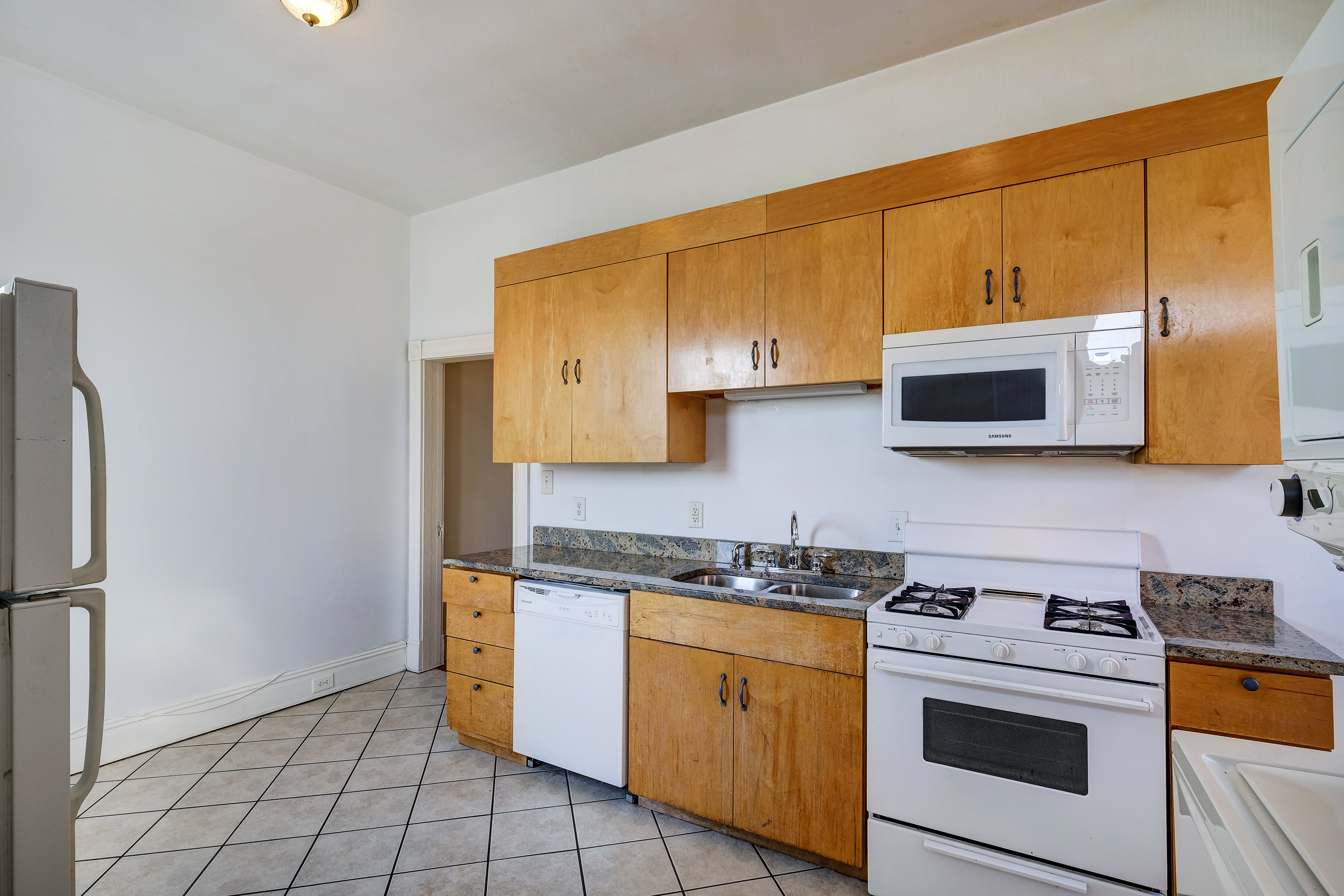 800 W Clay St unit B UPSTAIRS – photo 4