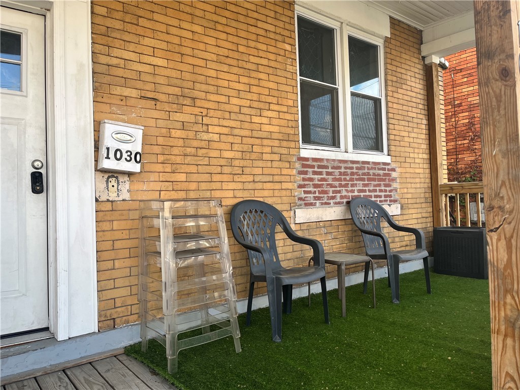 1030 Ross Ave – photo 1