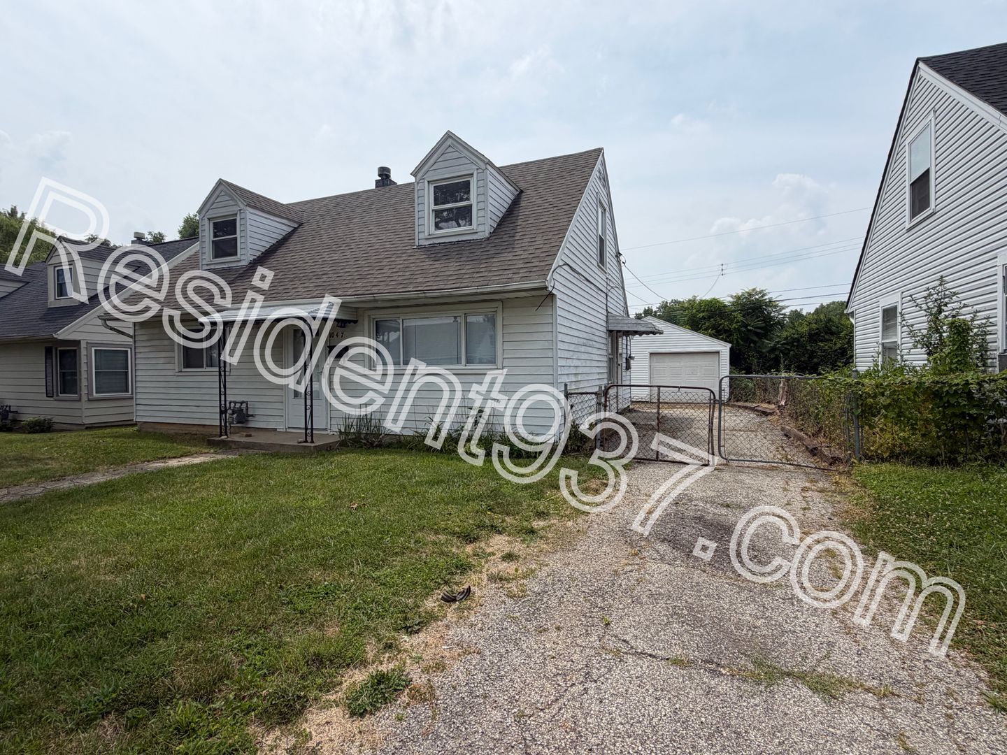 1047 Blakley Dr – photo 2