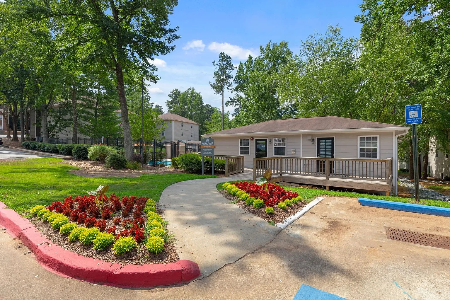 Austell Village – photo 5
