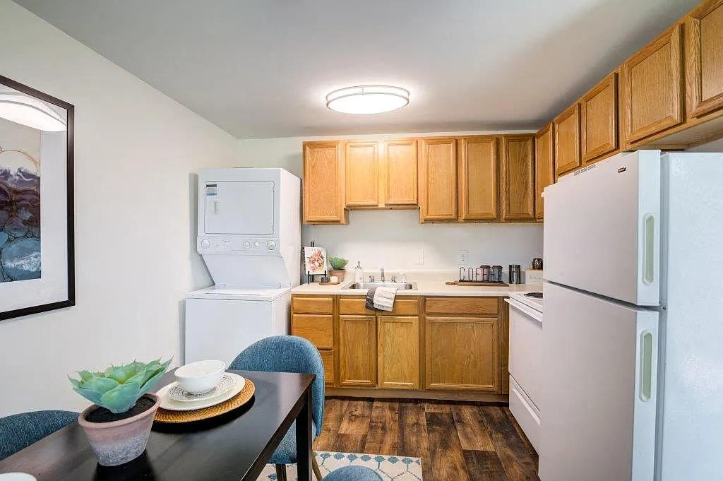Mapleton Square Apartment Homes – photo 4