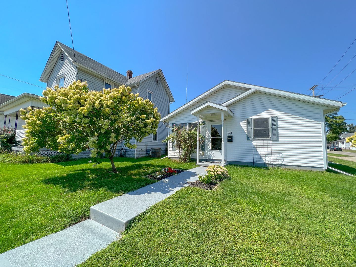 681 Maple Ave – photo 2
