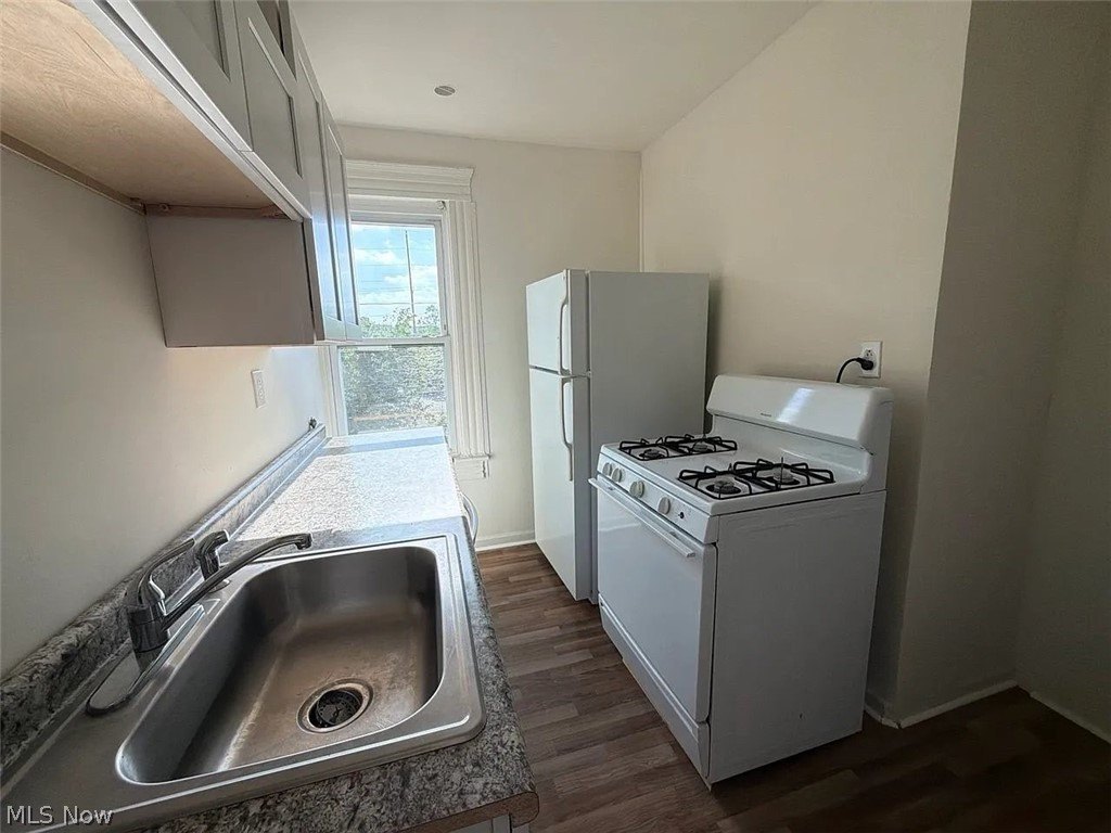 1958 E 120th St #2 – photo 3