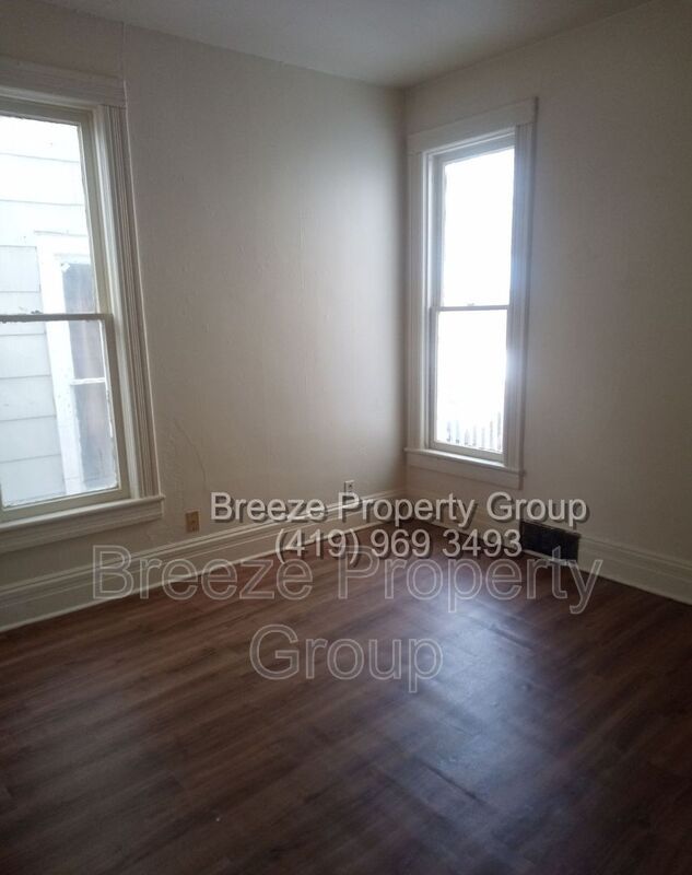323 Champion St – photo 2