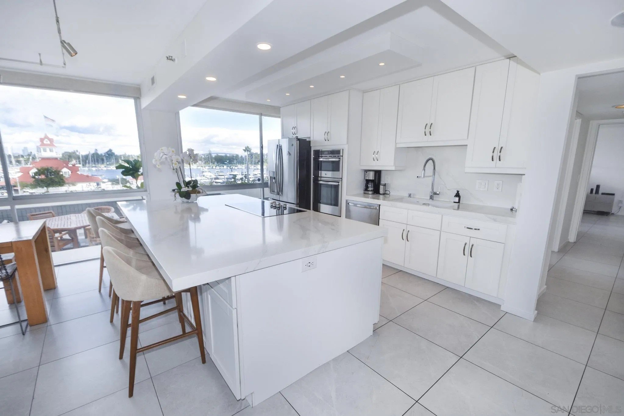 1710 Avenida Del Mundo #108 – photo 2